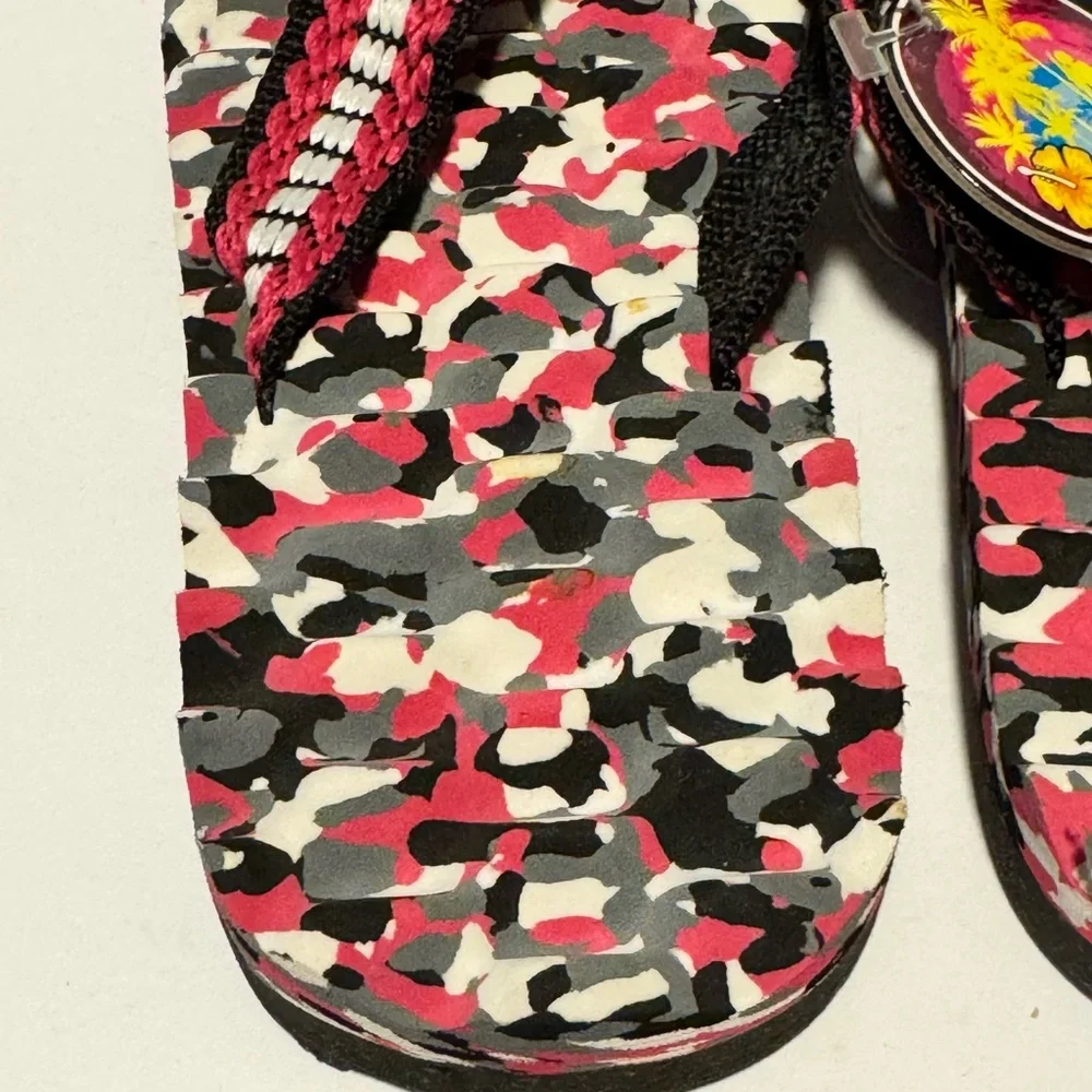 Frisxy Flip Flops Women's 8 Camo Black Pink White Slide-On Sandals NEW
